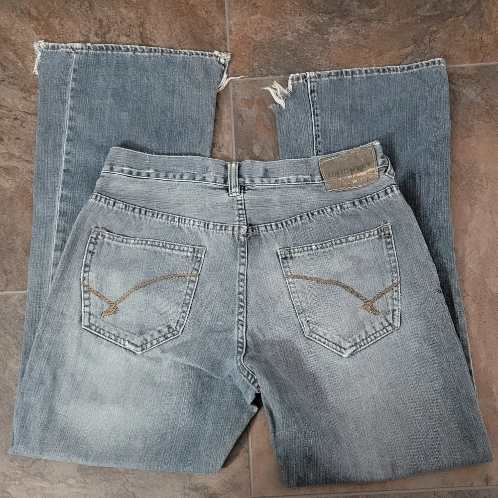 UNIONBAY Light Blue Distressed Jeans Size 32 X 32